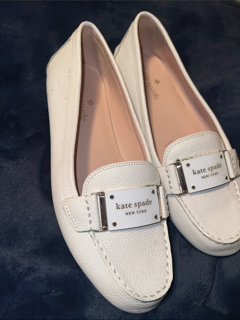kate spade White Leather Logo-Plate Loafers